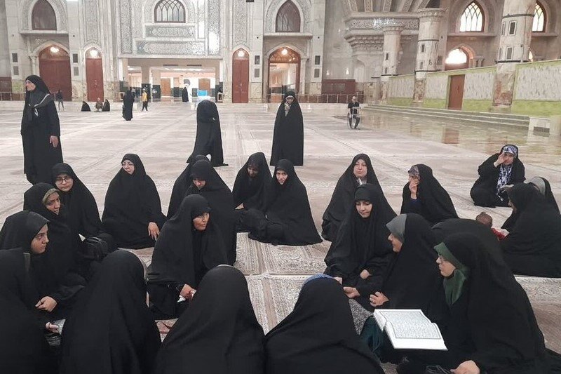 تجدید میثاق طلاب مدرسه علمیه فاطمه‌الزهرا(س) ساوه با امام راحل و شهدا