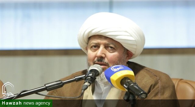 علامه نائینی با ابداع مدرسه‌ای فکری، پیوند نظریه و عمل فقهی را برقرار کرد