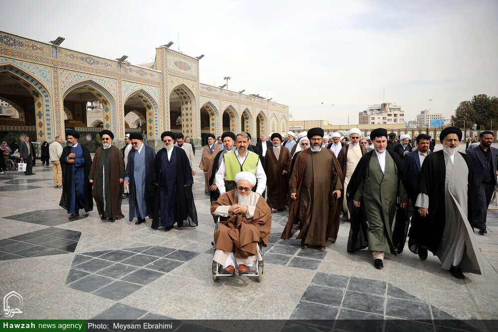 تصاویر/ تشرف میهمانان کنگره بین المللی میرزای نائینی به حرم مطهر رضوی