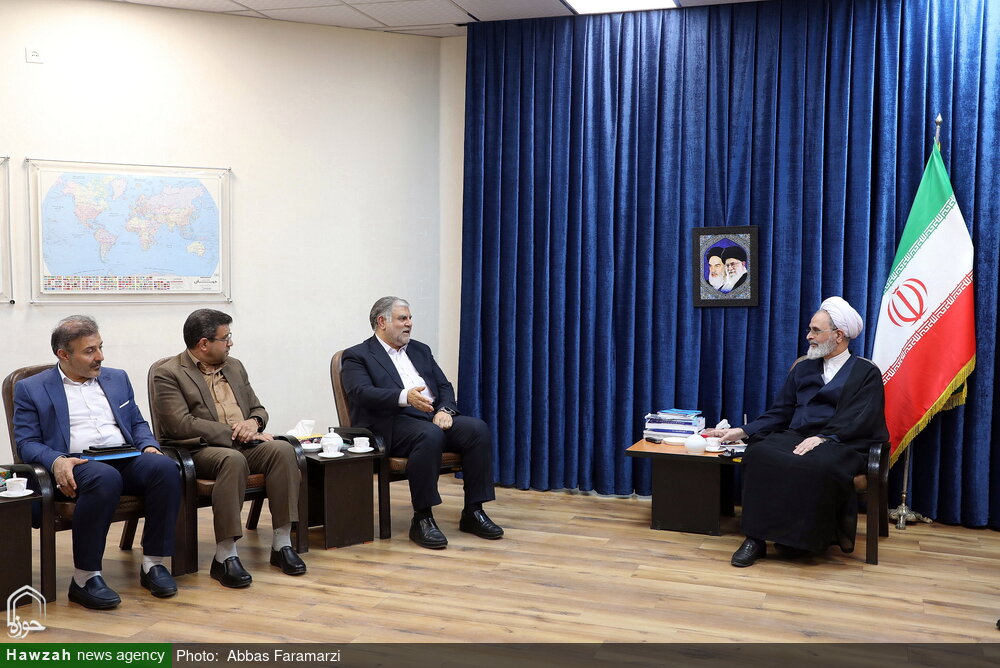 خدمت به مردم را وظیفه میدانیم / آمادگی حوزه علمیه برای کمک بیشتر به مدیران شهری