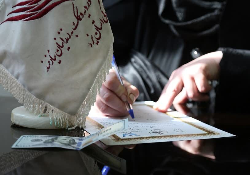 بانوی یزدی برای شادی روح مادرش، زندانی آزاد کرد