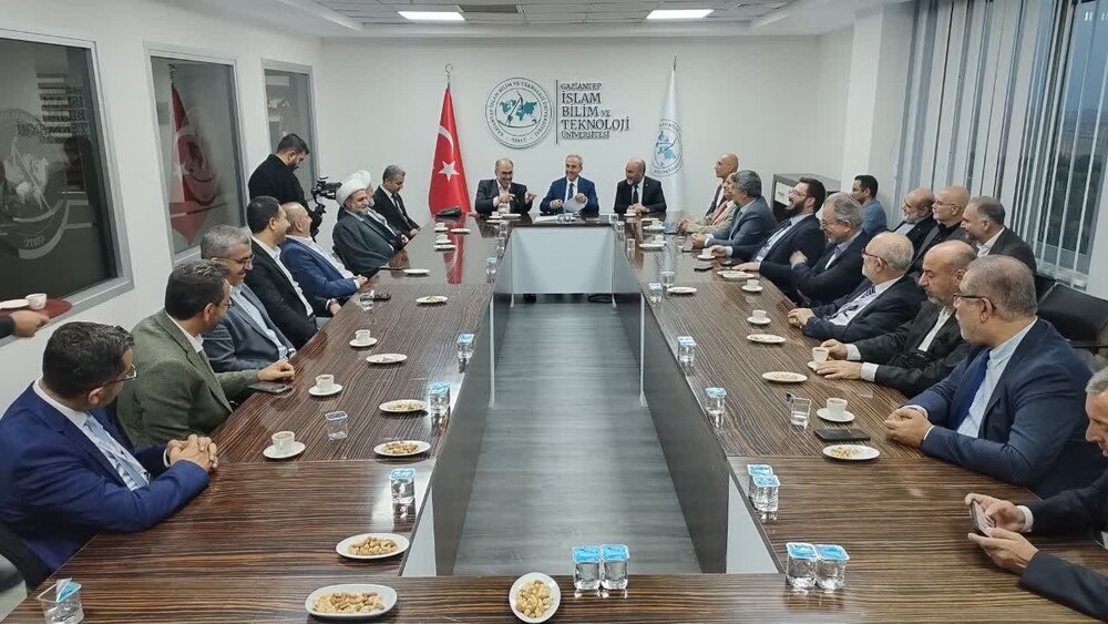 اتحاد علما و اندیشمندان جهان اسلام برای تحقق تمدن نوین اسلامی انکار ناپذیر است