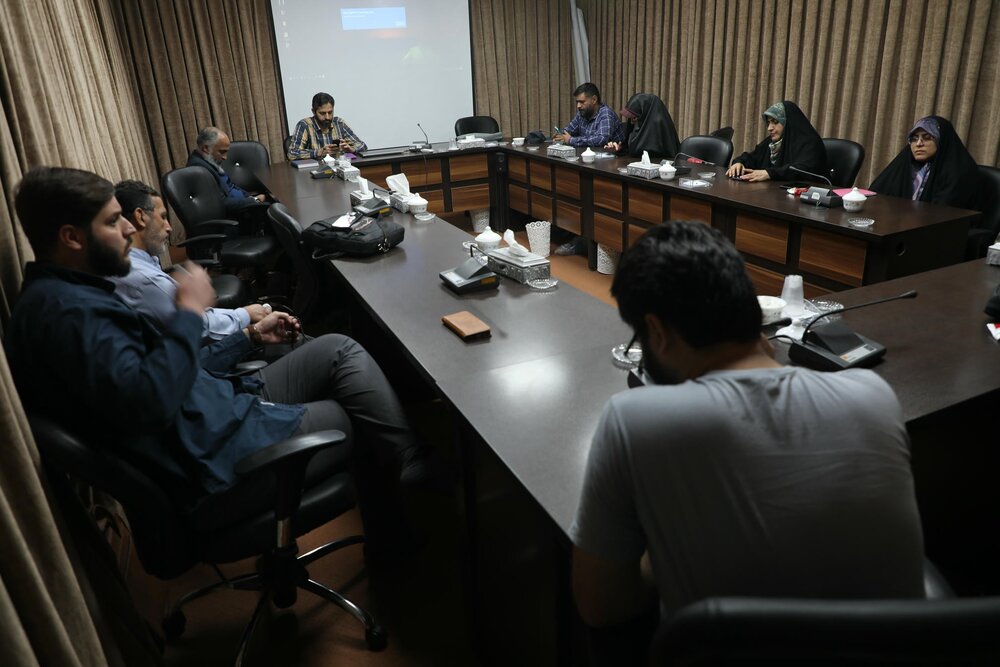 جلسه نقد و بررسی مستند ادواردو