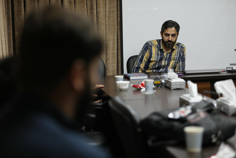 جلسه نقد و بررسی مستند ادواردو