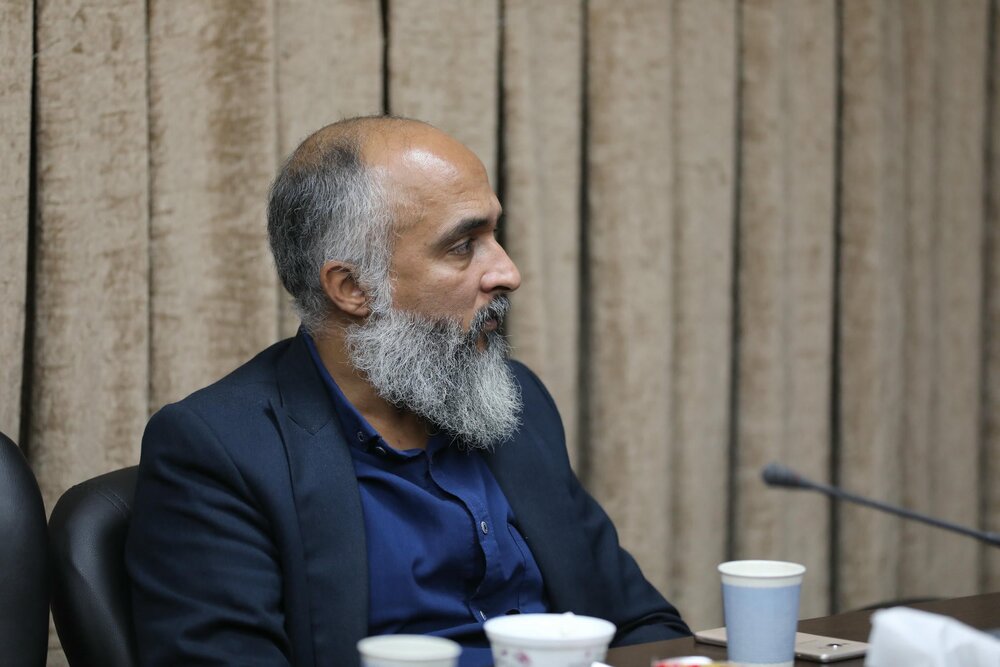 جلسه نقد و بررسی مستند ادواردو