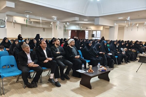 پشتیبانی کارهای اجتماعی از رسالت بانوان طلبه است+ عکس