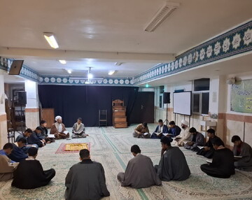 تصاویر/ جلسه قرائت قرآن هفتگی مدرسه علمیه الغدیر نراق