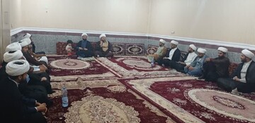 روحانیون، پرچمداران خدمت به دین و مردم‌ هستند