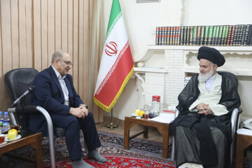 قم به الگوی شهر اسلامی تبدیل شود / توسعه حمل و نقل عمومی گره‌گشای مشکلات شهری است