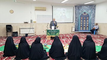 انس با قرآن، عامل تعالی خانواده و کاهش آسیب‌های اجتماعی است