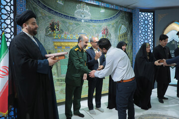 فیلم | بمناسبت میلاد حضرت زینب کبری(س) مراسم تجلیل از پرستاران بیمارستان حضرت علی بن ابیطالب(ع)قم