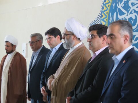 تصاویر/ اهداء لوازم التحریر به دانش آموزان شهدادی به‌مناسبت ولادت حضرت زینب(س)