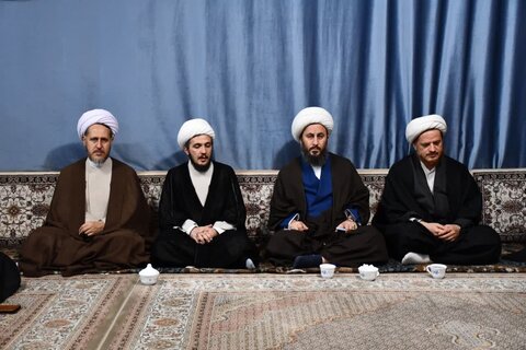 تصاویر/ نشست امام جمعه شهرستان خوی با اساتید حوزه علمیه