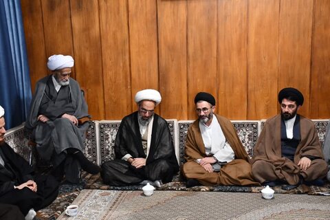 تصاویر/ نشست امام جمعه شهرستان خوی با اساتید حوزه علمیه