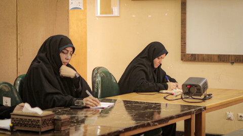 تصاویر/هم‌اندیشی رابطین خواهر طرح امین با معاون تبلیغ حوزه علمیه همدان