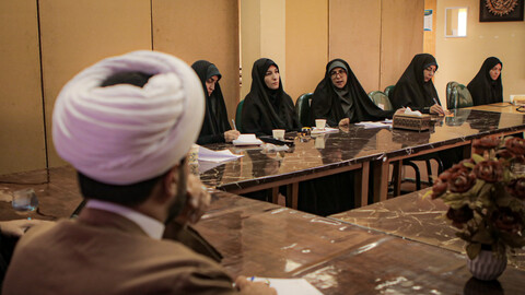 تصاویر/هم‌اندیشی رابطین خواهر طرح امین با معاون تبلیغ حوزه علمیه همدان