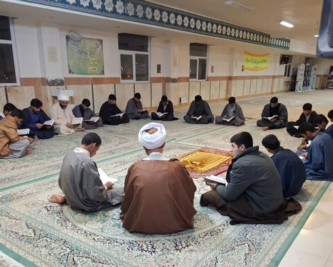 تصاویر/ جلسه قرائت قرآن هفتگی مدرسه علمیه الغدیر نراق