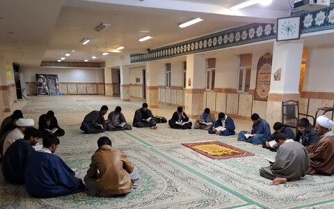 تصاویر/ جلسه قرائت قرآن هفتگی مدرسه علمیه الغدیر نراق