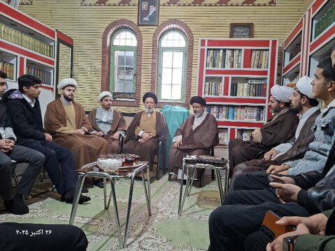 تصاویر/ دیدار و تکریم امام جمعه و اساتید حوزه علمیه ماکو از روحانیون پیشکسوت این شهرستان