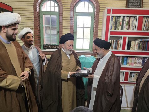 تصاویر/ دیدار و تکریم امام جمعه و اساتید حوزه علمیه ماکو از روحانیون پیشکسوت این شهرستان
