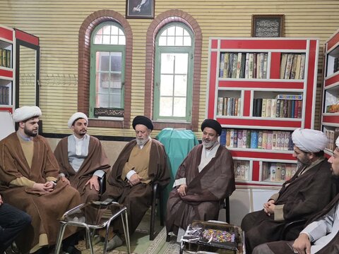 تصاویر/ دیدار و تکریم امام جمعه و اساتید حوزه علمیه ماکو از روحانیون پیشکسوت این شهرستان