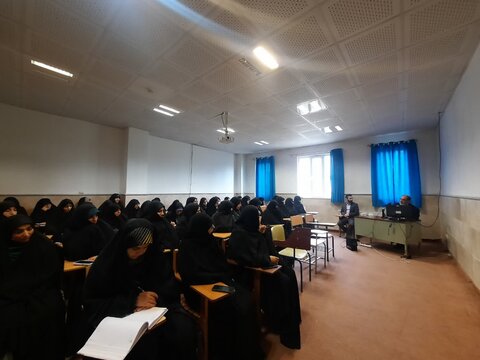 تصاویر/ نشست بصیرتی در مدرسه علمیه الزهرا (س) ارومیه