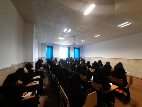 تصاویر/ نشست بصیرتی در مدرسه علمیه الزهرا (س) ارومیه