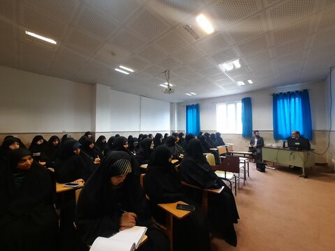 تصاویر/ نشست بصیرتی در مدرسه علمیه الزهرا (س) ارومیه