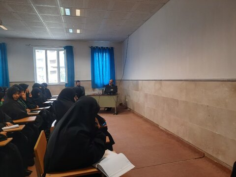 تصاویر/ نشست بصیرتی در مدرسه علمیه الزهرا (س) ارومیه