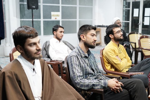 تصاویر/ برگزاری نشست‌ «ملای مجاهد» در مدرسه علمیه حقانی قم
