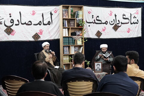 تصاویر/ برگزاری نشست‌ «ملای مجاهد» در مدرسه علمیه حقانی قم