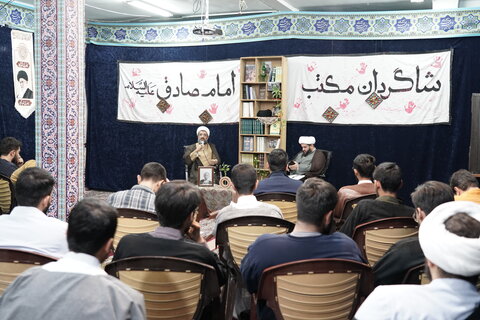 تصاویر/ برگزاری نشست‌ «ملای مجاهد» در مدرسه علمیه حقانی قم