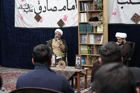 تصاویر/ برگزاری نشست‌ «ملای مجاهد» در مدرسه علمیه حقانی قم