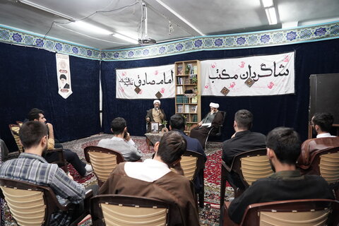 تصاویر/ برگزاری نشست‌ «ملای مجاهد» در مدرسه علمیه حقانی قم