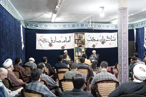 تصاویر/ برگزاری نشست‌ «ملای مجاهد» در مدرسه علمیه حقانی قم