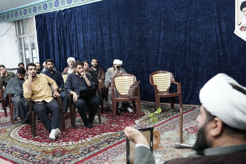 تصاویر/ برگزاری نشست‌ «ملای مجاهد» در مدرسه علمیه حقانی قم