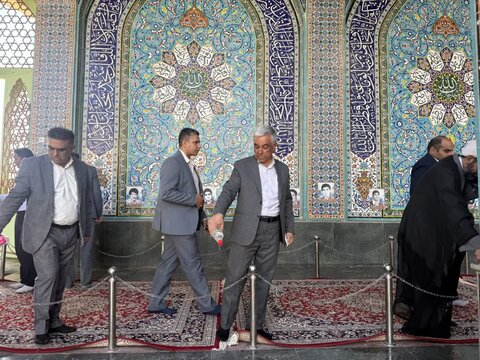 تصاویر/ عطر افشانی قبور مطهر شهدا در آغاز هفته پدافند غیر عامل در شهرستان انار