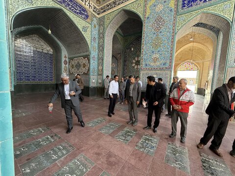 تصاویر/ عطر افشانی قبور مطهر شهدا در آغاز هفته پدافند غیر عامل در شهرستان انار