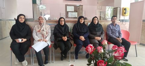 تصاویر/ تقدیر از کادر درمان شهر خانوک توسط امام جمعه