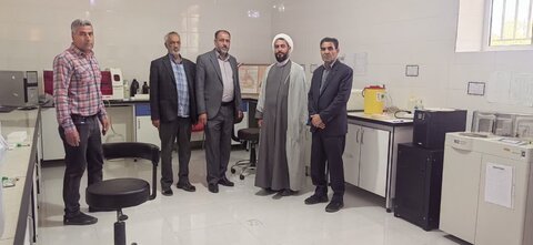 تصاویر/ تقدیر از کادر درمان شهر خانوک توسط امام جمعه