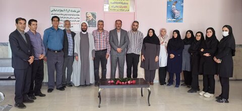 تصاویر/ تقدیر از کادر درمان شهر خانوک توسط امام جمعه