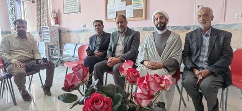 تصاویر/ تقدیر از کادر درمان شهر خانوک توسط امام جمعه