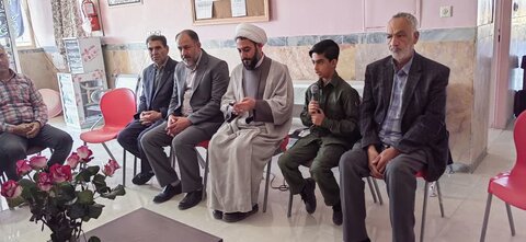 تصاویر/ تقدیر از کادر درمان شهر خانوک توسط امام جمعه