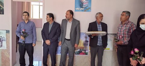 تصاویر/ تقدیر از کادر درمان شهر خانوک توسط امام جمعه