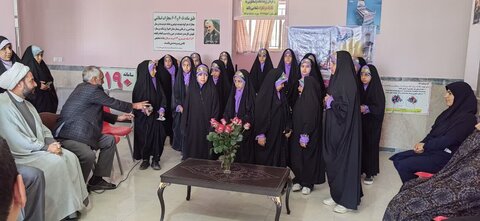 تصاویر/ تقدیر از کادر درمان شهر خانوک توسط امام جمعه