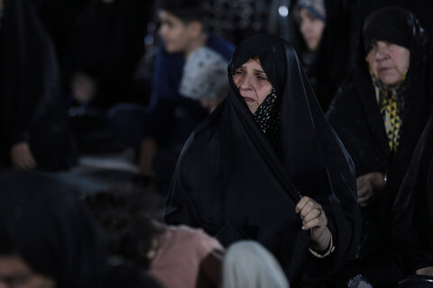 تصاویر/ تجلیل از مادران و پدران پرستار دارای فرزند معلول در حرم حضرت علی بن جعفر(ع)