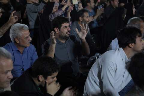 تصاویر/ تجلیل از مادران و پدران پرستار دارای فرزند معلول در حرم حضرت علی بن جعفر(ع)