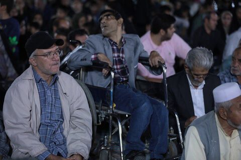 تصاویر/ تجلیل از مادران و پدران پرستار دارای فرزند معلول در حرم حضرت علی بن جعفر(ع)