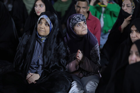 تصاویر/ تجلیل از مادران و پدران پرستار دارای فرزند معلول در حرم حضرت علی بن جعفر(ع)