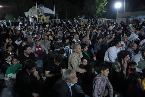 تصاویر/ تجلیل از مادران و پدران پرستار دارای فرزند معلول در حرم حضرت علی بن جعفر(ع)